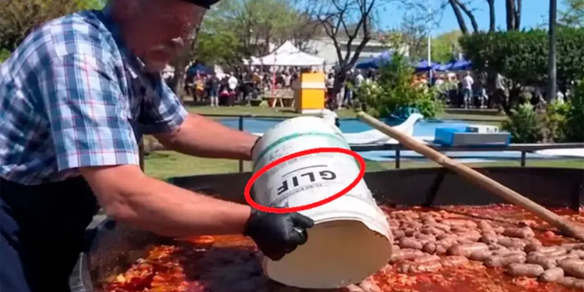 Usaron un balde de glifosato para trasladar comida en una fiesta municipal y el municipio pidió disculpas