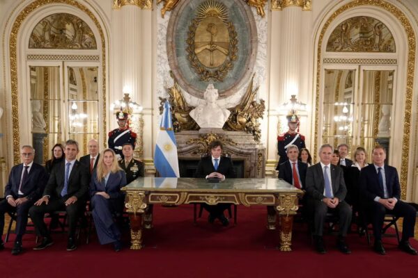El Gobierno va contra las empresas que operen sin autorización argentina en Malvinas: las nuevas sanciones