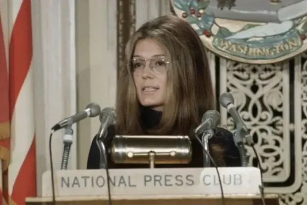 Murió Gloria Steinem, referente histórica del feminismo estadounidense, a los 92 años