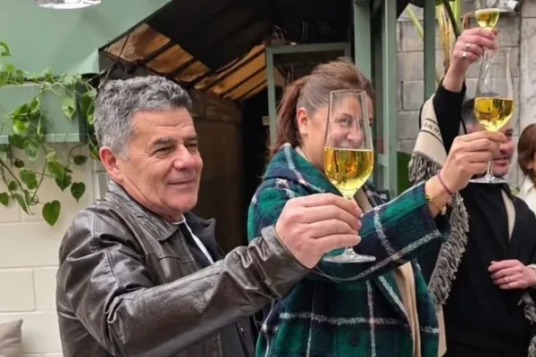 Julián Weich se casó en secreto con Jennifer De La Rosa: los invitados creían que iban a un cumpleaños