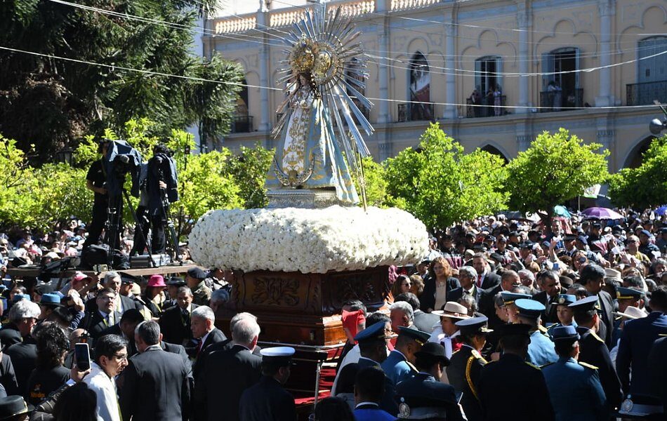 Miles de fieles renovaron el Pacto de Fidelidad con el Señor y la Virgen del Milagro en Salta