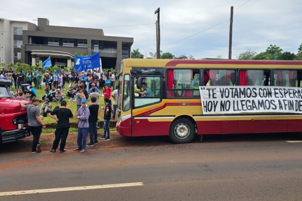 Misiones: “Nos estamos repartiendo pobreza”: el reclamo de los yerbateros a Milei en Puerto Iguazú