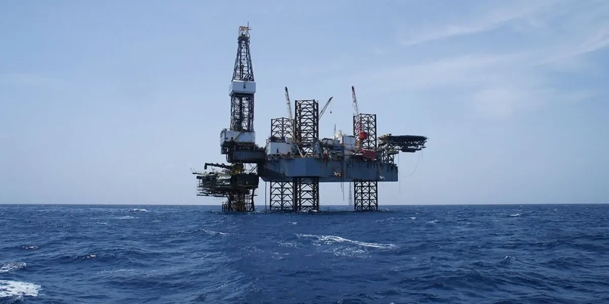 El Gobierno denunciará penalmente a cinco petroleras por actividades en Malvinas y priorizará la Base Naval Integrada