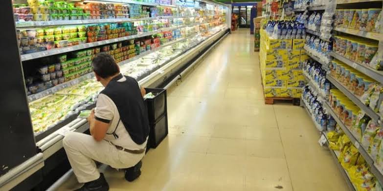 Un supermercado deberá pagar $112 millones a un repositor que trabajó casi seis años sin registrar