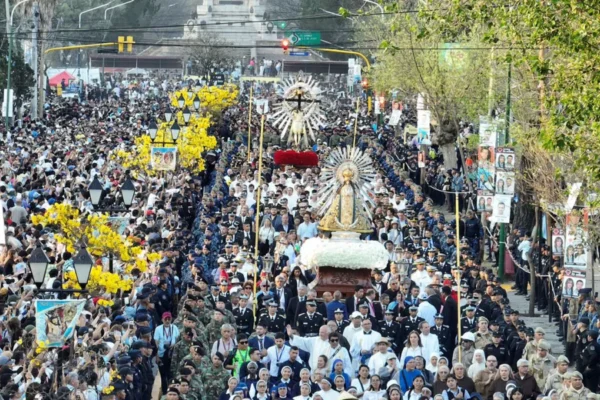 Salta vive el Milagro: miles de peregrinos confluyen en la capital para renovar una tradición de más de tres siglos