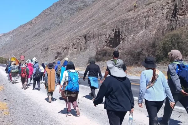Jujuy: Piden precaución en las rutas 9 y 34 por el paso de peregrinos rumbo al Milagro en Salta