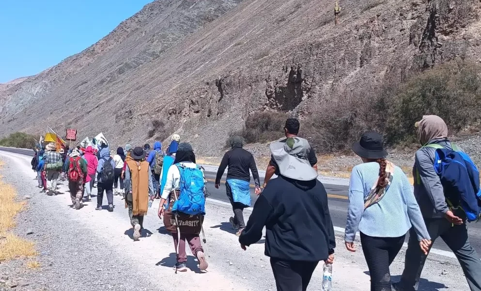 Jujuy: Piden precaución en las rutas 9 y 34 por el paso de peregrinos rumbo al Milagro en Salta