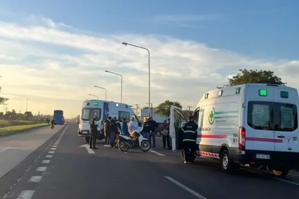Grave choque entre un colectivo y una moto sobre la Ruta 16 en Resistencia