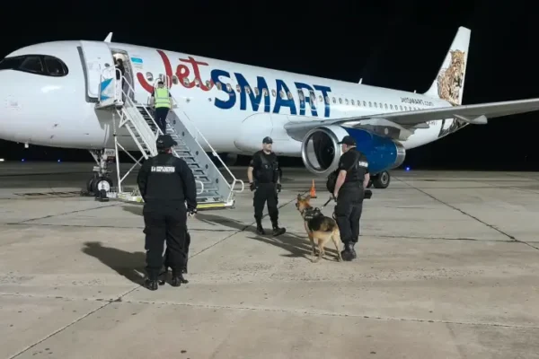 Amenaza de bomba en un vuelo con 180 pasajeros en Resistencia: revisaron el avión y los equipajes, descartaron explosivos e intervino la Justicia Federal