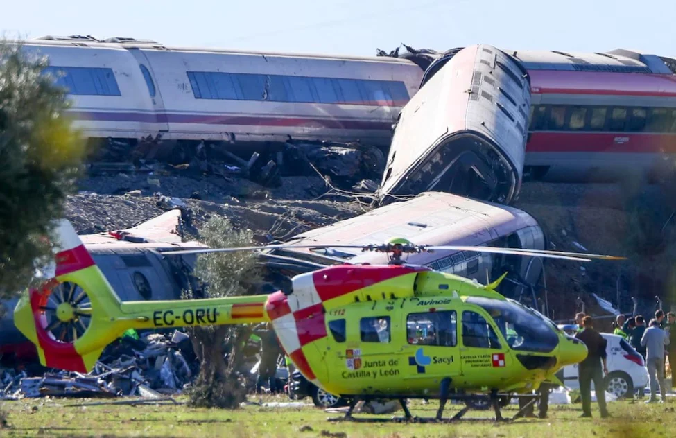 Tragedia ferroviaria en España: al menos 30 muertos y decenas de heridos tras el choque de dos trenes de alta velocidad