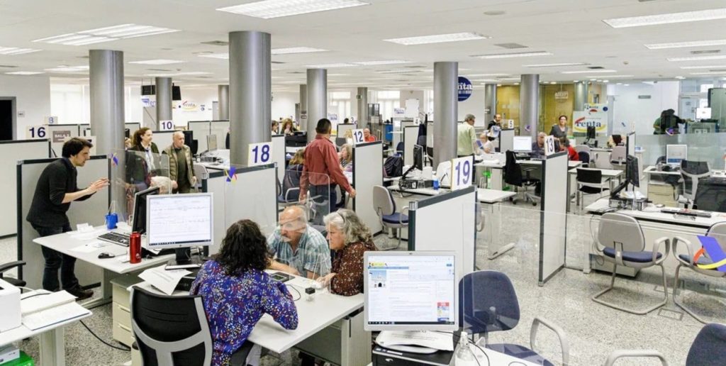 El Estado nacional perdió 72.440 puestos desde diciembre de 2023 y la reducción continuó en agosto