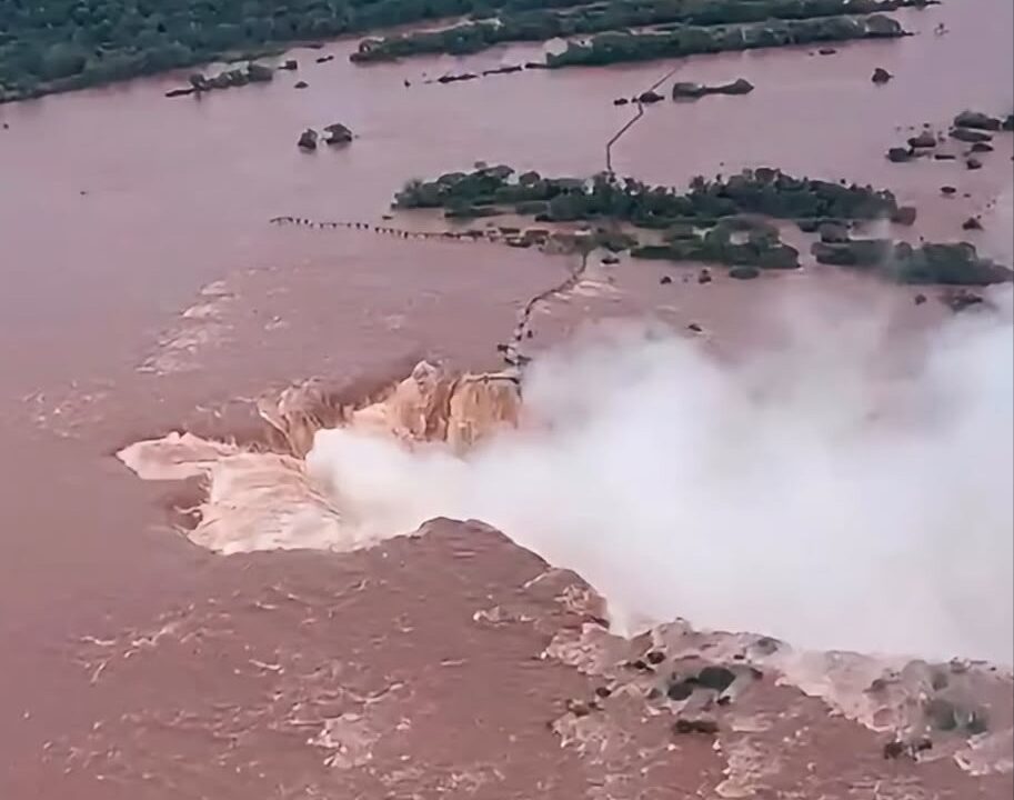 Parque Nacional Iguazú activó medidas preventivas por un caudal superior a 12.000 metros cúbicos por segundo