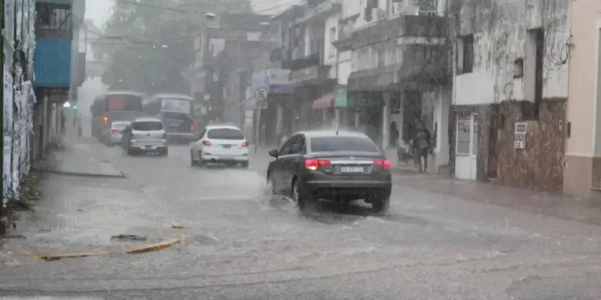 Tormentas fuertes en Corrientes: toda la provincia bajo alerta y 13 localidades en nivel naranja