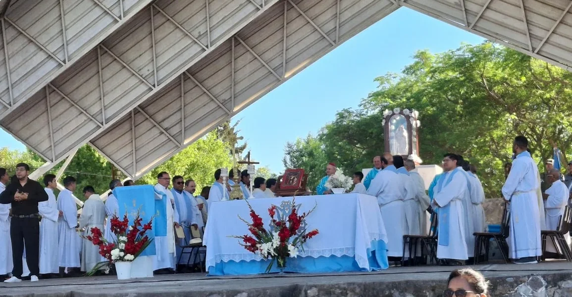 Miles de jujeños peregrinaron a Río Blanco para honrar a la Virgen del Rosario