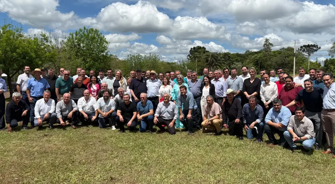 Misiones: Passalacqua reunió a 76 intendentes para coordinar acciones con los municipios