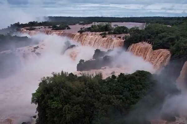 Cataratas del Iguazú: reabrieron tres circuitos y mantienen un monitoreo horario del río