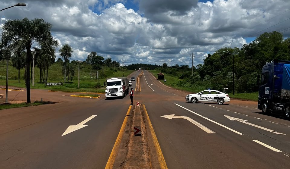 Crecidas en Misiones: habilitan más vehículos en la Ruta 12 y mantienen restricciones en pasos fronterizos